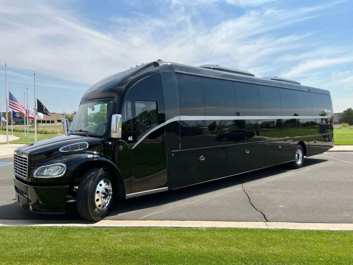 Black coach bus – Arvada limo service